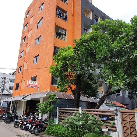 Sam Apartment Bangkok Buitenkant foto